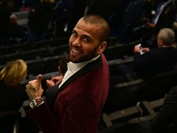 Dani Alves Pakai Nomor 8 di Barcelona, Ikuti Jejak Iniesta