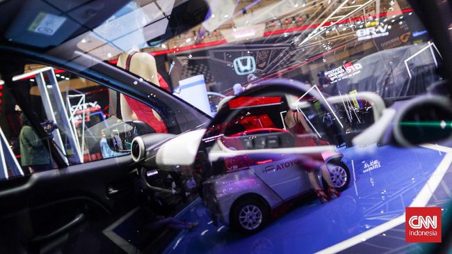 Sejumlah produsen mobil Jepang merespons situasi ketidaksiapan Indonesia untuk operasional mobil listrik.
