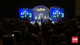 Airlangga Buka GIIAS, Sebut Jokowi 'Gas dan Rem' Redam Covid