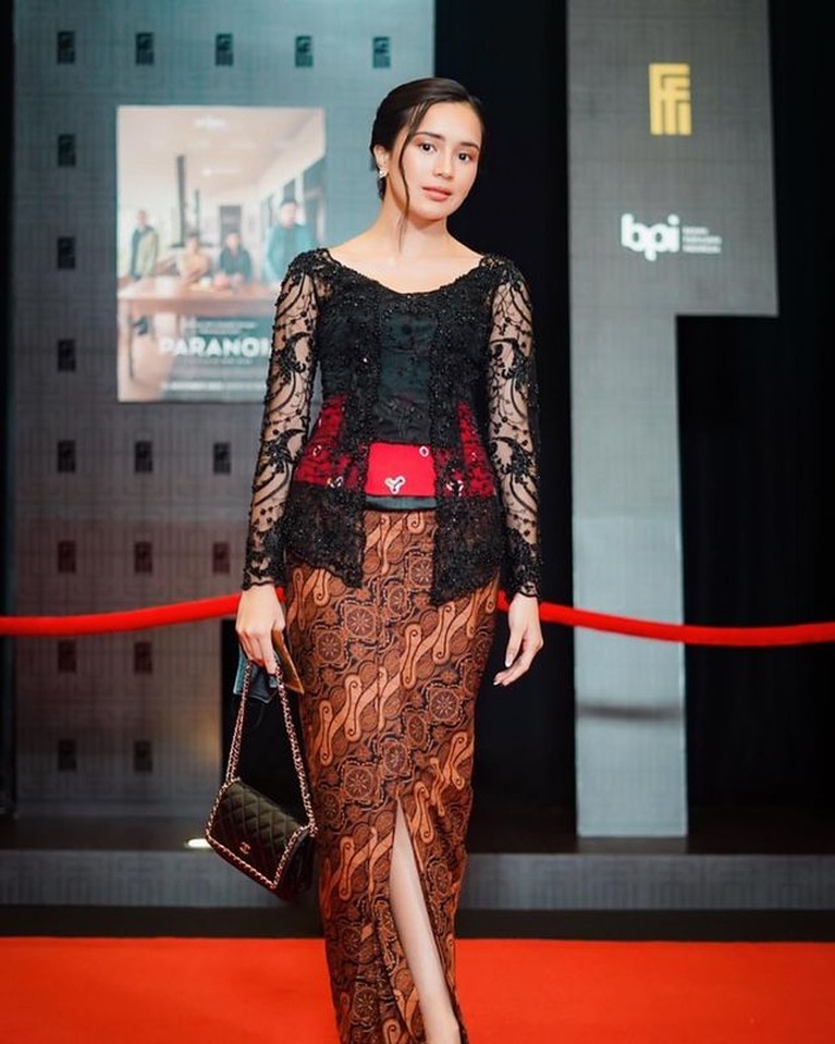 Intip 9 Gaya Aktor & Aktris di Red Carpet Festival Film Indonesia 2021 Ajang bergengsi perfilman nasional Festival Film Indonesia 2021 digelar di JCC, Senayan, Jakarta Selatan pada Rabu (10/11). Yuk intip!