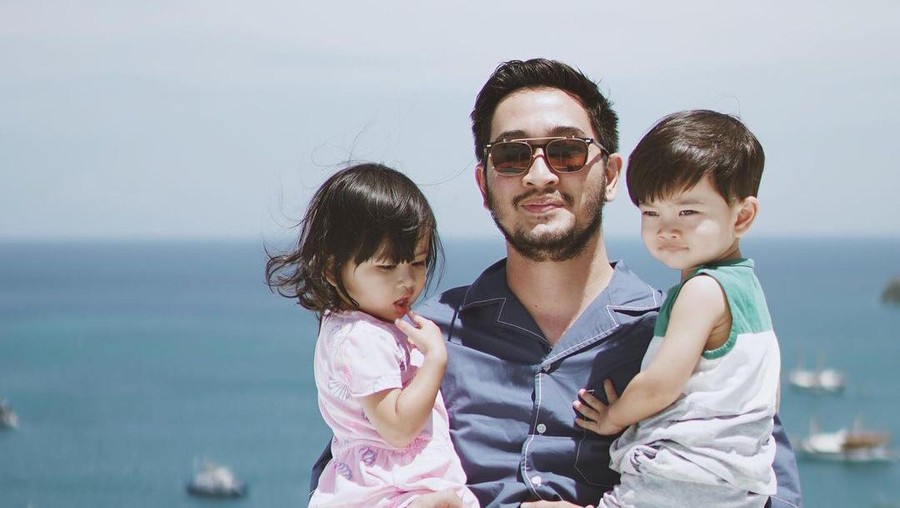 Jeje Govinda dan Anak Kembarnya