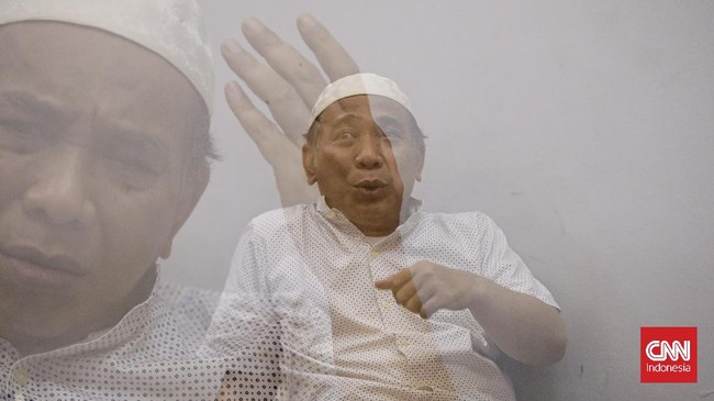 Yahya Cholil Staquf yang baru saja terpilih menjadi ketum PBNU 2021-2026 mengaku bakal mengubah posisi NU agar tak terjebak dalam politik praktis seperti 2019.