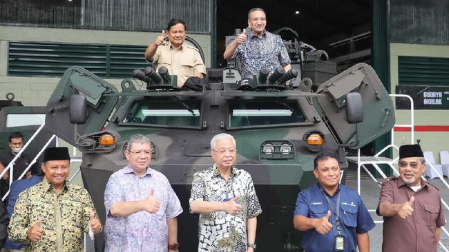 Terkait modernisasi alutsista, Kemhan di bawah kepemimpinan Prabowo telah membeli atau menyelesaikan kontrak pengadaan alutsista bagi TNI AD, AL dan AU.