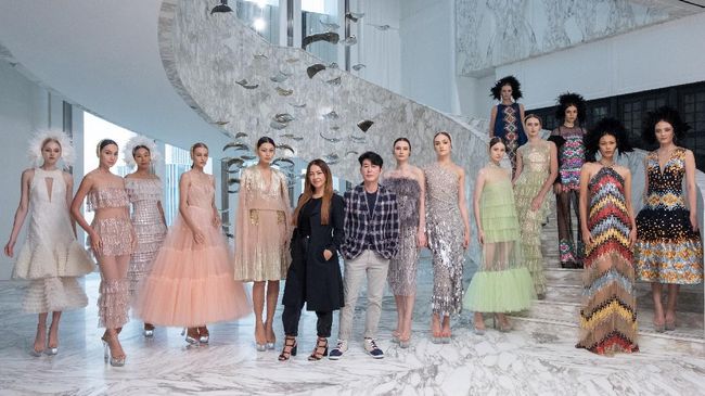 Desainer Sebastian Gunawan dan Cristina Panarese menghadirkan koleksi terbarunya yang diberi judul The Fairies Ball.