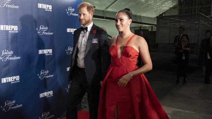 Prince Harry and Meghan Markle, Duke and Duchess of Sussex, greet Stephen Rudinski, right, a Valor Award recipient, and others, as they arrive at the Intrepid Sea, Air & Space Museum for the Salute to Freedom Gala Wednesday, Nov. 10, 2021, in New York. The Duke of Sussex will also present the inaugural Intrepid Valor Award to five service members, veterans and their military families. Valor Award recipients Barbara Block, center left, and Master Sgt. Kyle Hines, center right, look on.  (AP Photo/Craig Ruttle)