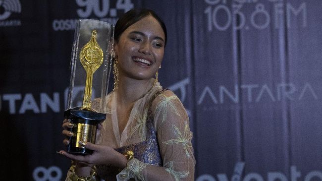 Netizen ribut membahas soal Arawinda Kirana, diduga terlibat dalam hubungan dengan pasangan resmi orang lain.