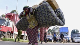 FOTO: Langkah Gontai 11 Ribu Warga Kongo Mengungsi Hindari Konflik