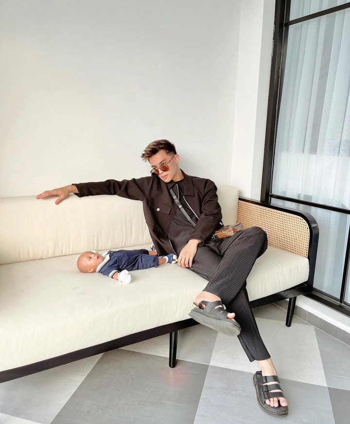 Potret Rey Mbayang dan Anak