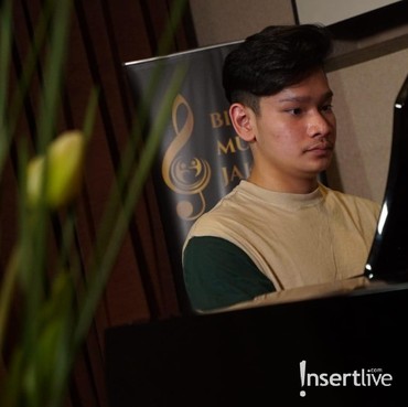 7 Ekspresi Si Ganteng Rizal Liannto Peserta IMB 2021 Saat Latihan Piano!