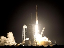 Roket SpaceX Bawa 4 Astronaut Meluncur ke Stasiun Luar Angkasa