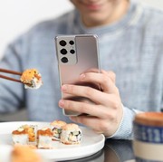5 Smartphone Mewah yang Banyak Digunakan Artis Korea di Tahun 2021