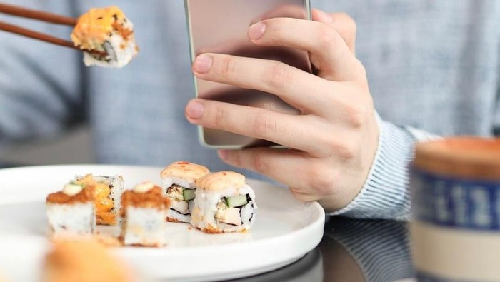 5 Smartphone Mewah yang Banyak Digunakan Artis Korea di Tahun 2021