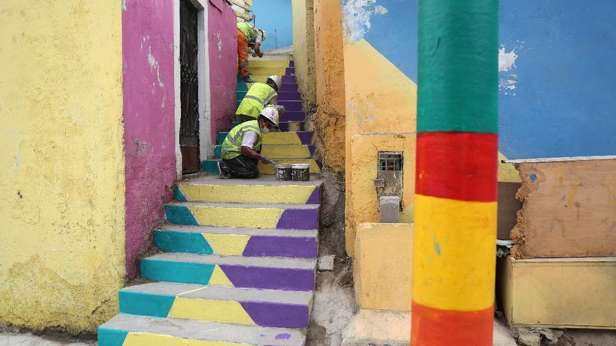 FOTO: Mural Menceriakan Kota Kecil di Peru