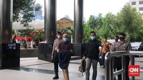 2 Eks Pejabat Ditjen Pajak Didakwa Terima Suap Rp12,9 M