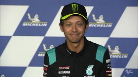 VIDEO: Detik-detik Rossi Bilang Pensiun dari MotoGP
