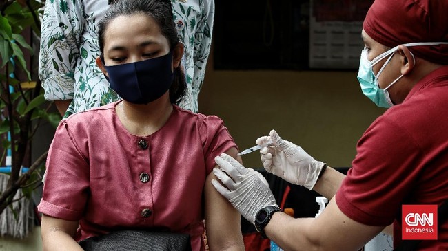 Kemenkes menargetkan 208,2 juta warga mendapat dua dosis vaksin virus corona pada Maret-April 2022 mendatang.