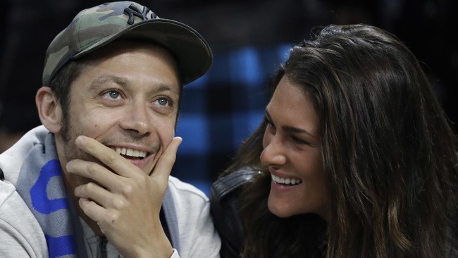 Kekasih Valentino Rossi, Francesca Sofia Novello menyebut Valentino Rossi sangat antusias menantikan kehadiran sang buah hati.