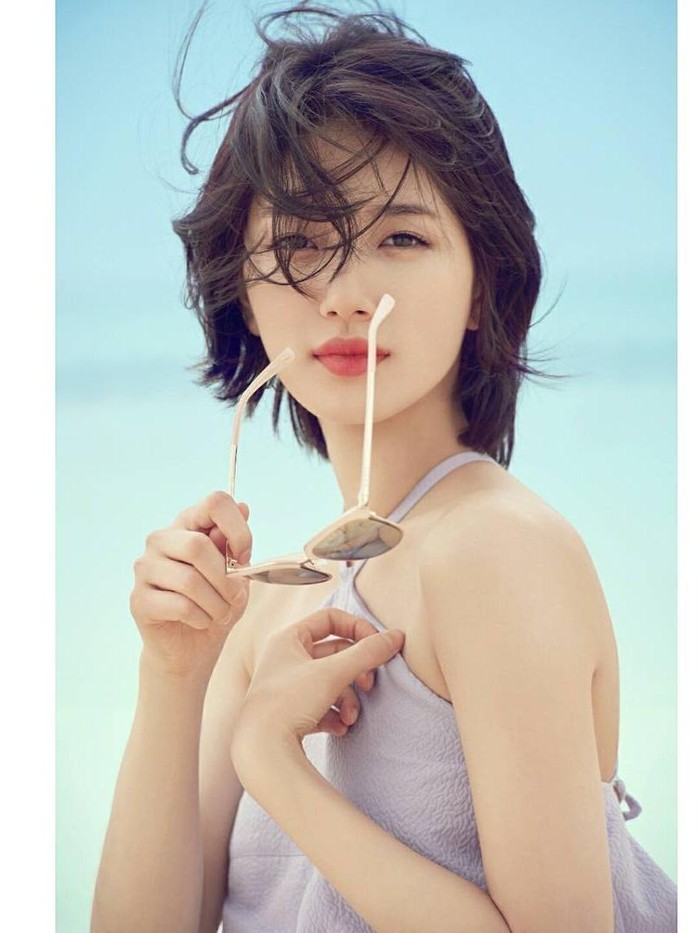 Perempuan berusia 27 tahun ini dikenal sebagai aktris dengan kecantikan yang murni dan juga apa adanya. Bahkan, perempuan-perempuan di Korea Selatan sendiri banyak yang menyebutkan jika Suzy merupakan sosok role model mereka, lho./ Foto: Instagram.com/skuukzky