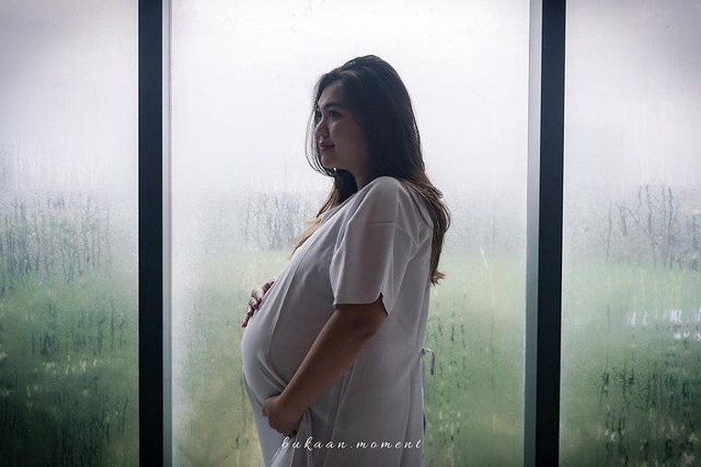 7 Momen Haru Tiara Pangestika Istri Arief Muhammad Lahirkan Anak Kedua Kabar bahagia tengah dirasakan keluarga Arief Muhammad, istrinya telah melahirkan anak kedua mereka. Yuk intip potretnya!