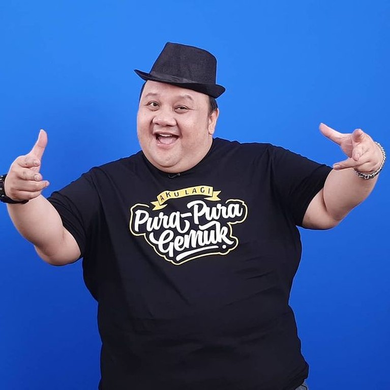 7 Potret Kenangan Terakhir Aktor & Komedian Roni Dozer Sebelum Berpulang Kabar duka menyelimuti dunia hiburan Tanah Air, aktor sekaligus komedian Roni Dozer meninggal dunia Kamis (11/11). Yuk intip potretnya!