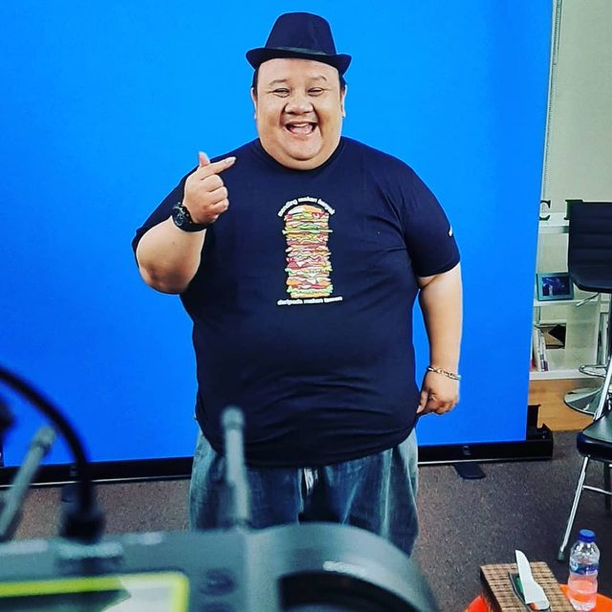 Kabar duka menyelimuti dunia hiburan Tanah Air&comma; aktor sekaligus komedian Roni Dozer meninggal dunia Kamis &lpar;11&sol;11&rpar;&period; Yuk intip potretnya&excl;