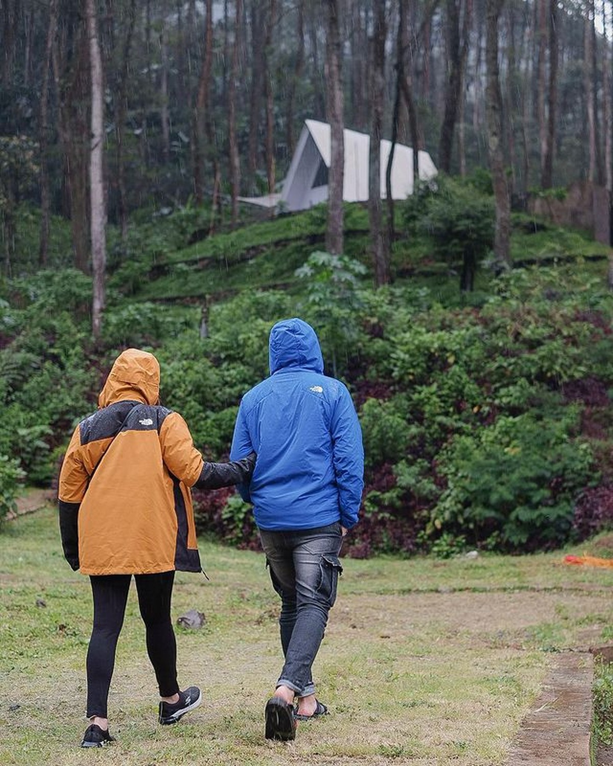 Anji telah selesai jalani rehabilitasi usai terjerat kasus narkoba di RSKO Cibubur&comma; Jakarta Timur&period; Yuk intip potret terbarunya&excl;