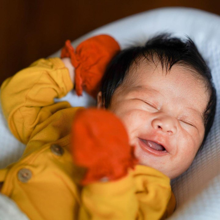 <p>Bayi berjenis kelamin laki-laki yang diberi nama Kenzo Eldrago Wong ini lahir dengan berat 3,780 kilogram (kg) dan panjangnya 53 sentimeter (Foto: Instagram @kenzoeldragowong)</p>