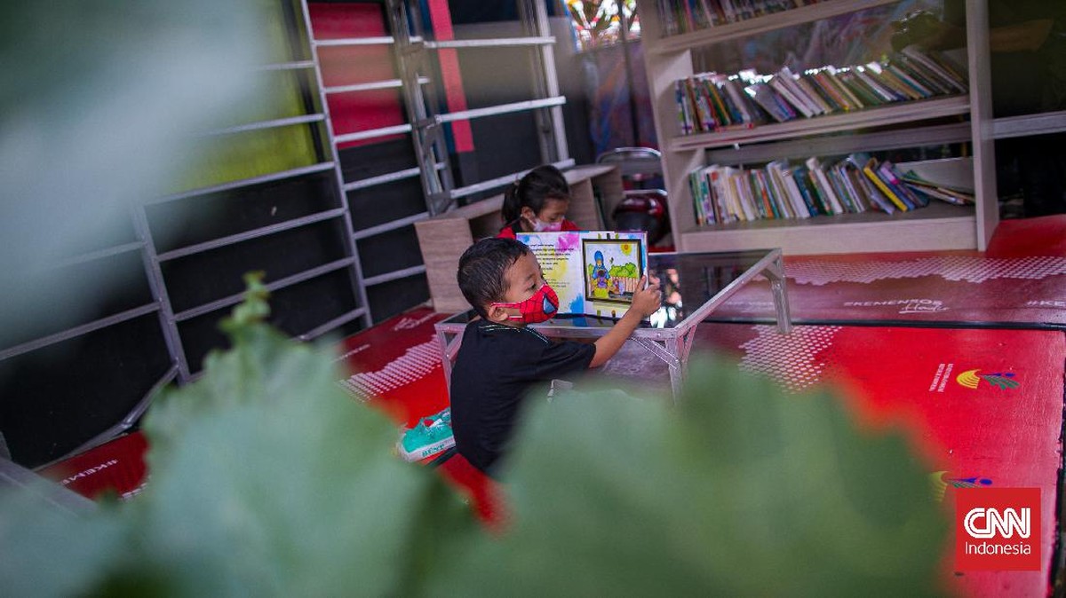 FOTO: Menyemai Cinta Literasi Lewat Balai Buku