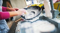 Tips Mencuci Peralatan Dapur Usai Masak, Jadi Kinclong Bun