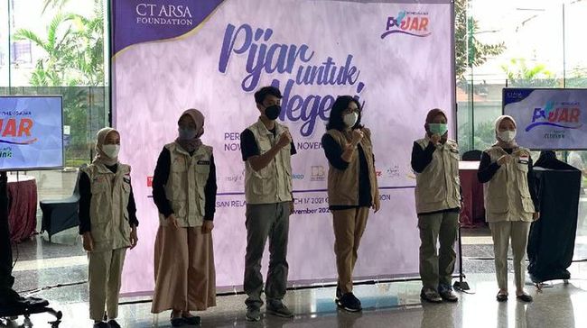 CT Arsa Foundation memberangkatkan lima relawan Program Pergi Mengajar (Pijar) untuk mengajar di berbagai di pelosok Indonesia.