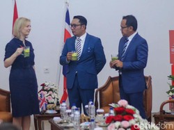 Diplomasi Cendol Ala Ridwan Kamil Saat Bertemu Menlu Inggris di Bogor