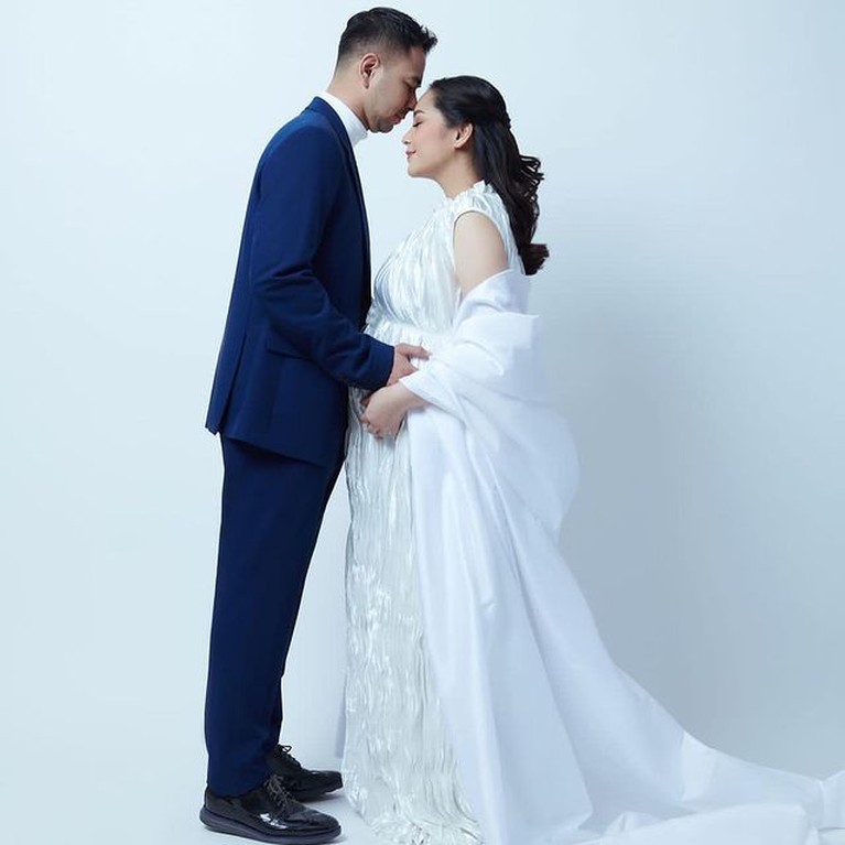 Elegan 7 Maternity Shoot Nagita Slavina Bareng Raffi Ahmad And Rafathar Foto 1 7374