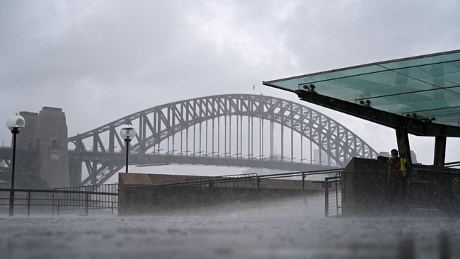 Australia waspada banjir serta badai petir dan angin yang merusak karena 'ledakan hujan' di sejumlah kawasan di Negeri Kanguru beberapa hari belakangan.