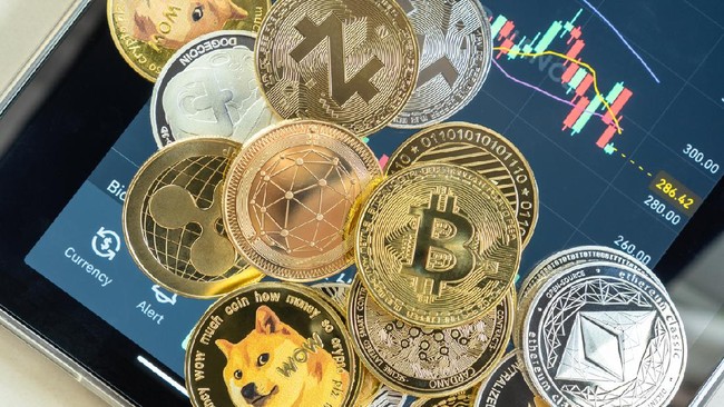 Mayoritas aset kripto berkapitalisasi pasar terbesar kompak melemah pada perdagangan Jumat (24/2). Bitcoin merosot ke US ribu.