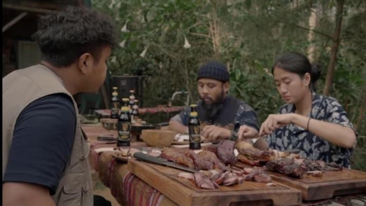 Chef Renatta baru-baru ini ada di sebuah video YouTube sedang memasak lalu makan hidangannya di alam bebas&period; Yuk intip&excl;