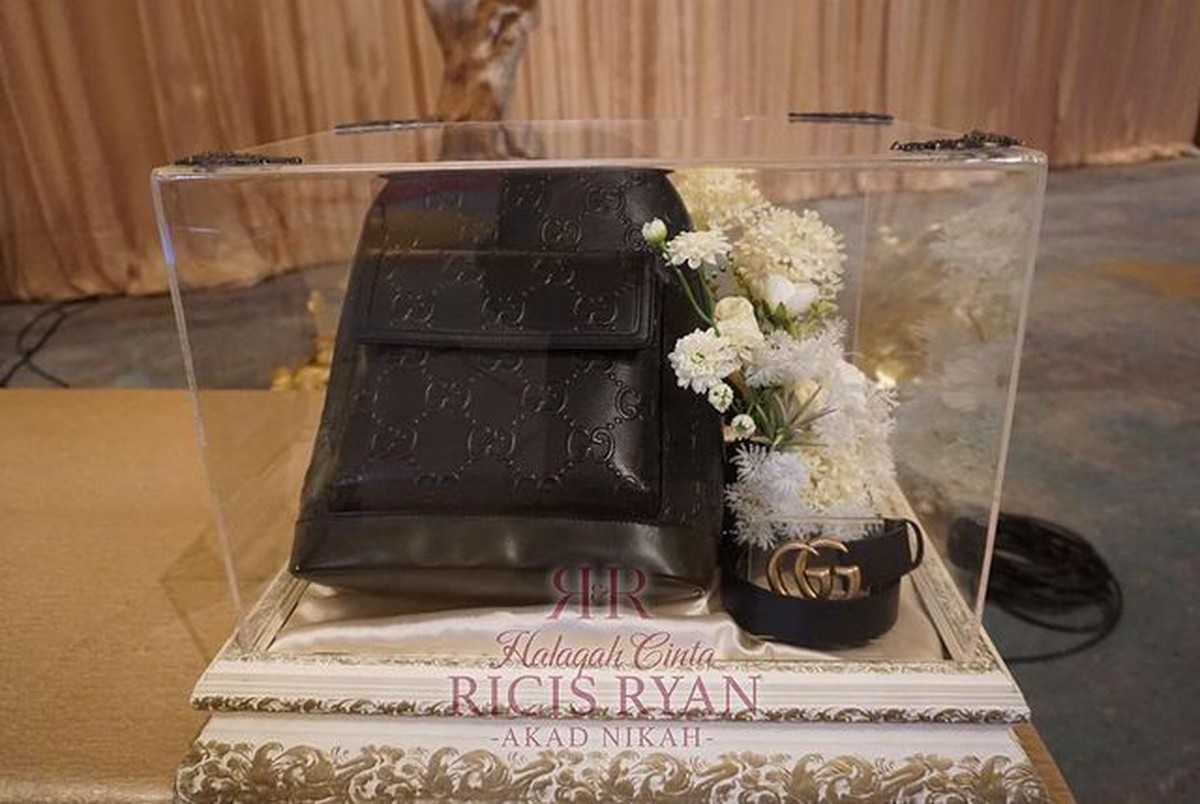 Pernikahan Ria Ricis dan Teuku Ryan akan digelar hari ini Jumat &lpar;12&sol;11&rpar;&period; Yuk intip potret persiapan pernikahan mereka&excl;