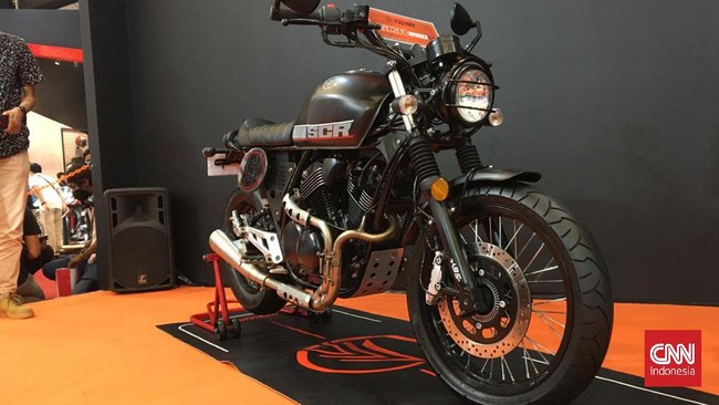 Keeway retro scrambler ditopang mesin konfigurasi V 2 silinder empat langkah.