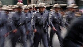 FOTO: Ingar Bingar Parade Hari Veteran New York di Tengah Pandemi