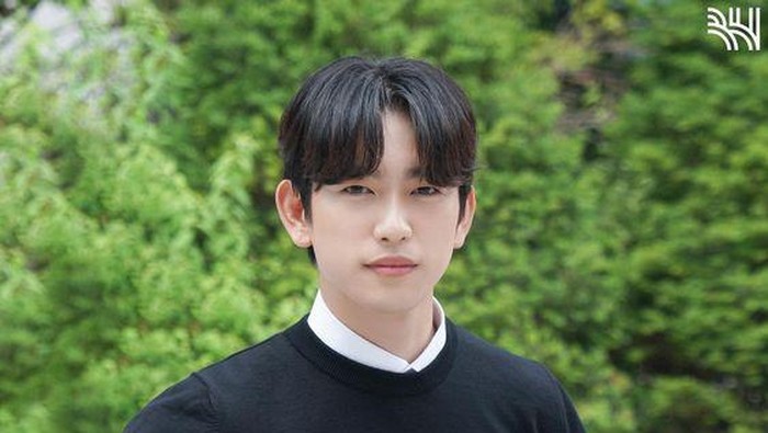 Simak Gaya Office Look Park Jin Young 'Yumi's Cell' yang Modis dan Keren!