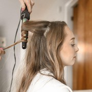 Rambut Kering Akibat Hair Dryer dan Catokan? Atasi dengan Rangkaian Produk Sebelum dan Sesudah Styling Ini!
