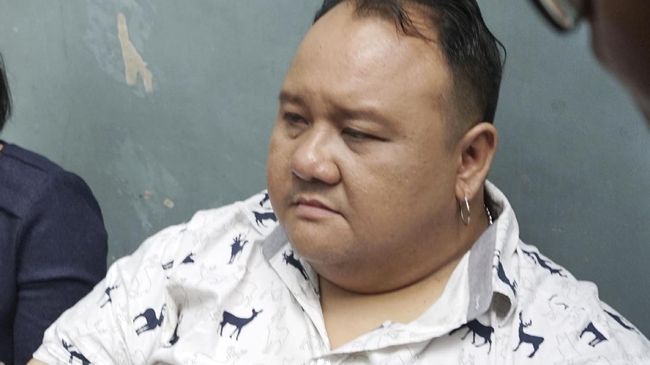Istri mendiang Rony Dozer, Dina Meidiana mengaku kaget mendapatkan somasi dari pedangdut Eko Mega Bintang sebesar Rp600 juta.