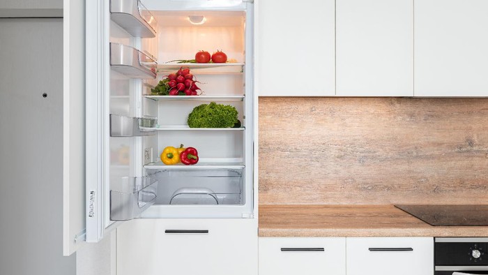 3 Cara Mudah Membersihkan Freezer dari Bunga Es