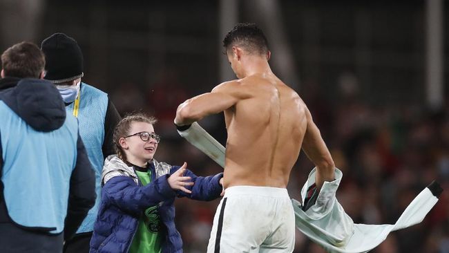 Gets Ronaldo’s Jersey, 11-Year-Old Girl Fines IDR 47 Million