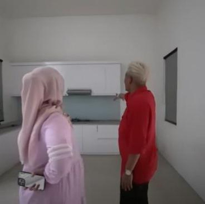 <p>Nantinya, Nathalie juga berencana untuk menghilangkan dapur yang ada di luar dan menambahkan kanopi. Bagaimana, bagus ya rumahnya Bunda? (Foto: YouTube SULE FAMILY)</p>