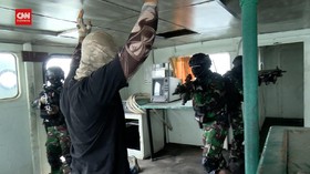 VIDEO: Prajurit Kopaska TNI-AL Lumpuhkan Pembajak Kapal Di Lautan