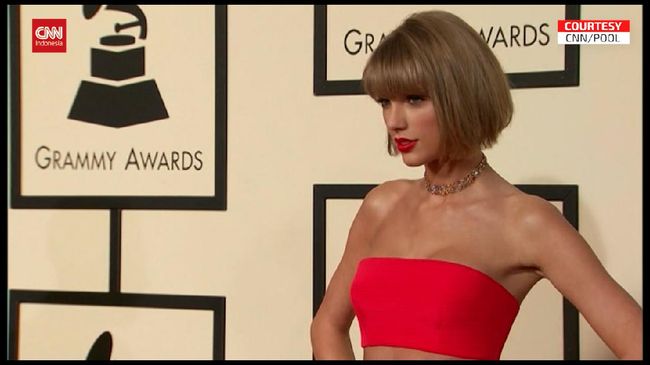 Penyanyi Taylor Swift dikabarkan telah resmi bertunangan dengan kekasihnya Joe Alwyn.