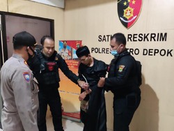 Pria Ngamuk-Ancam Panah di Depok Sempat Ngopi dan Belanja di Minimarket