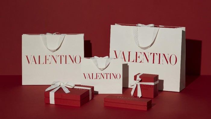 Valentino Buktikan Label Fashion Mewah Juga Peduli Alam dengan Memakai Kemasan yang Ramah Lingkungan