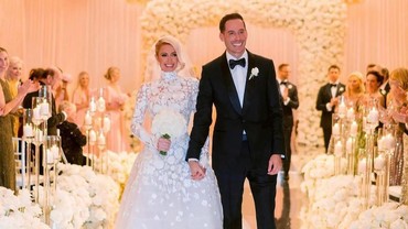 2 Tahun Pacaran, Paris Hilton Resmi Menikah dengan Carter Reum