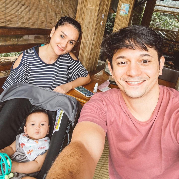 Andrew Andika dan Tengku Dewi diketahui menjalani program bayi tabung, Bunda. (Foto: Instagram @tengkudewiputri_tdp @andrewandika)